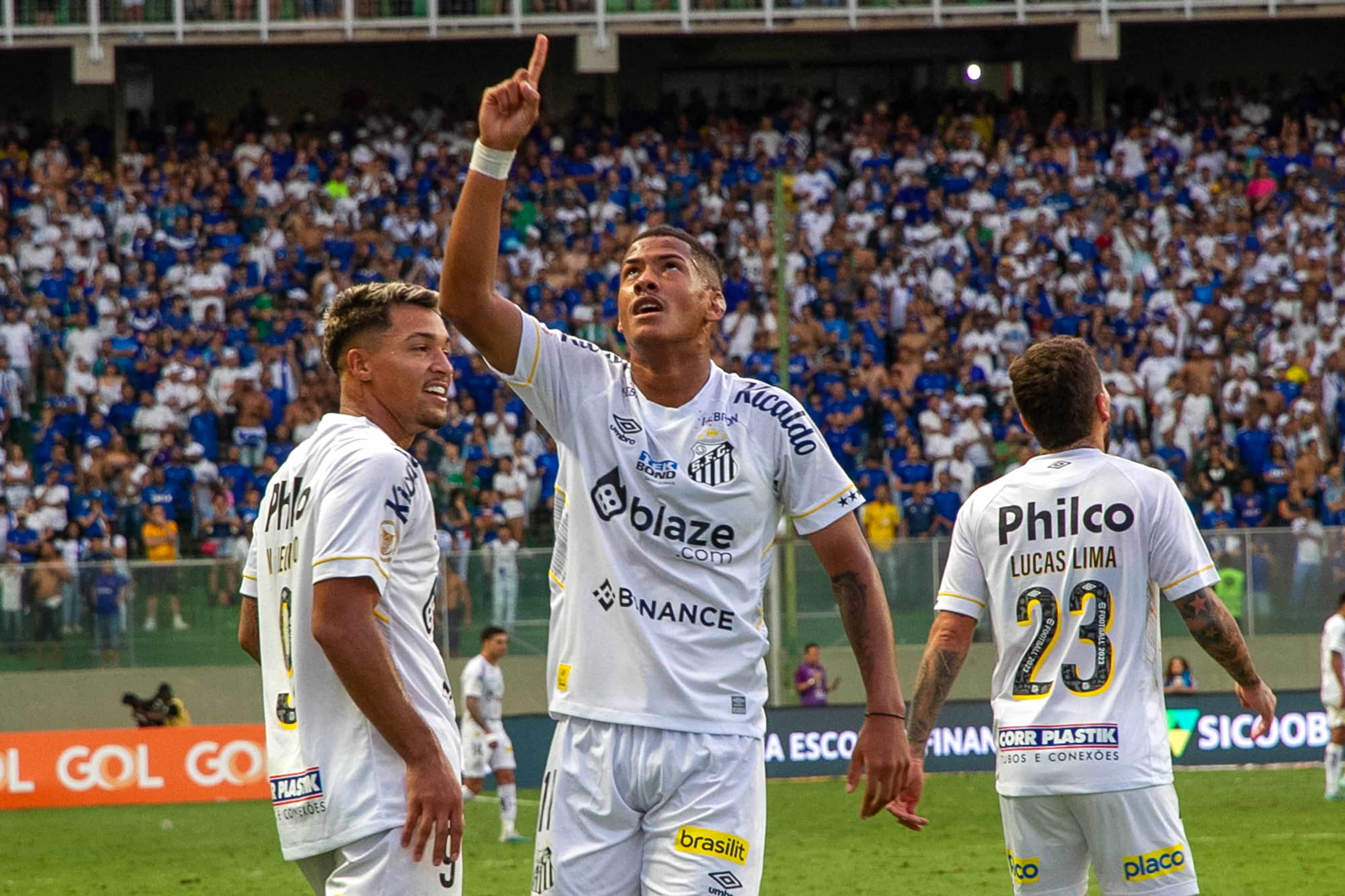 Apresenta&ccedil;&atilde;o de &Acirc;ngelo no Chelsea est&aacute; atrasada por falta de visto