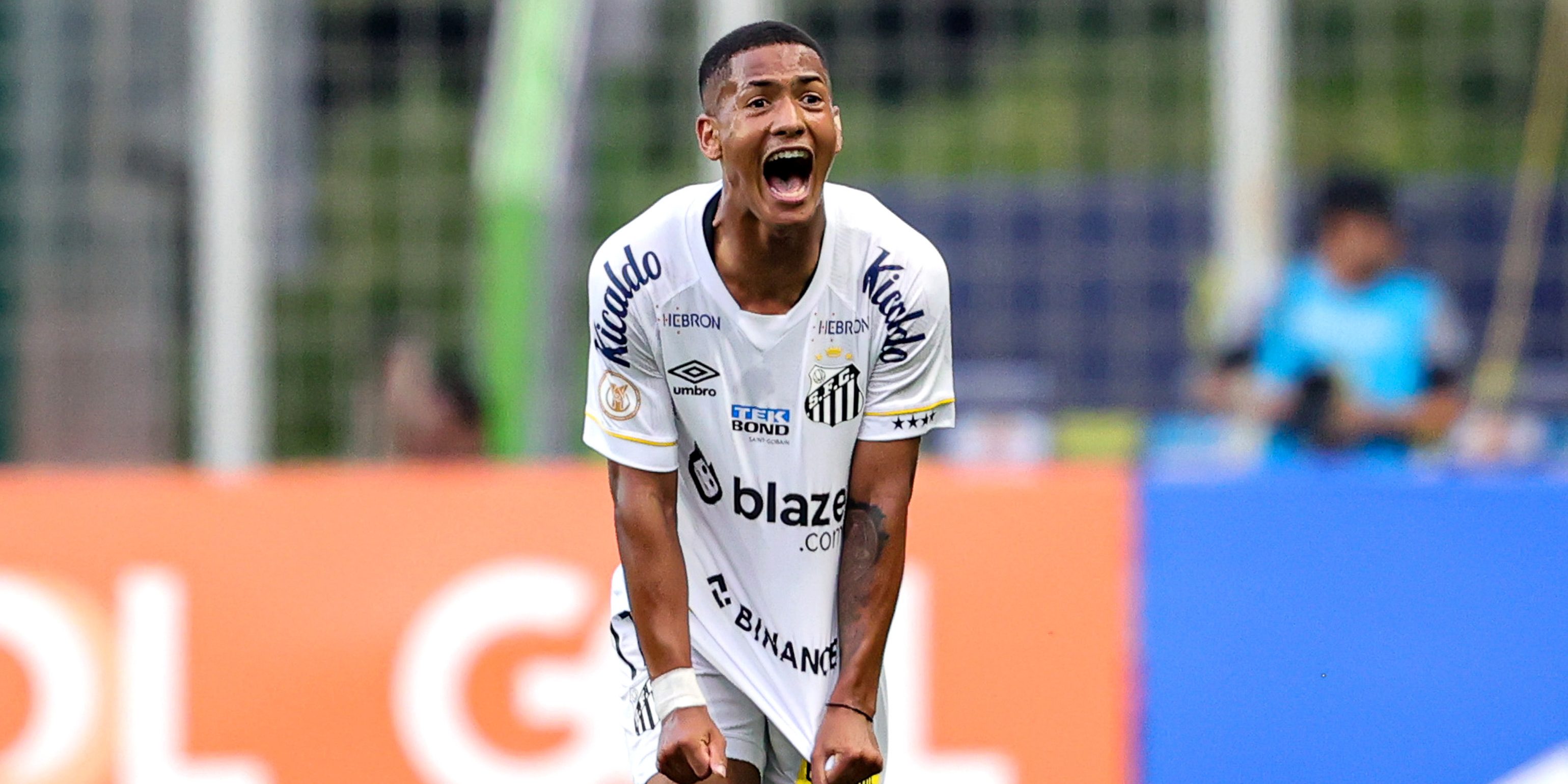 Chelsea anuncia contrata&ccedil;&atilde;o de &Acirc;ngelo, que se despede do Santos