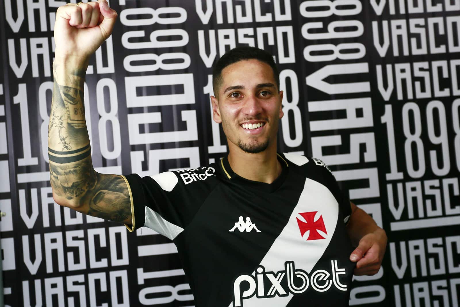 Vasco anuncia a contrata&ccedil;&atilde;o por empr&eacute;stimo do meia Bruno Praxedes