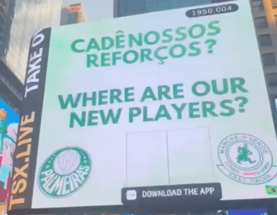 Organizada do Palmeiras protesta contra Leila com telão em avenida famosa de Nova York