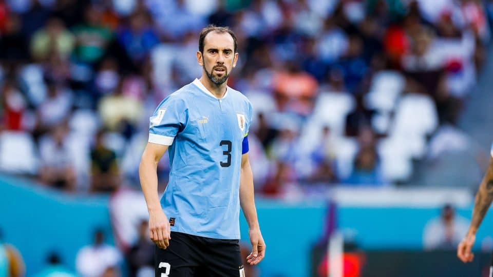 Fim de carreira discreto não apaga o que foi Godín para Atlético de Madrid e Uruguai