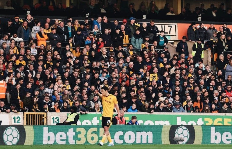 Wolverhampton &eacute; o 1&ordm; clube punido por c&acirc;nticos homof&oacute;bicos na Inglaterra