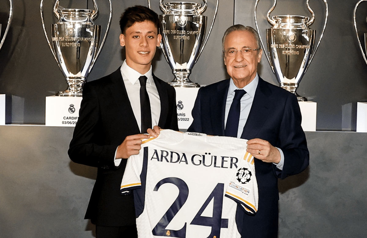 Arda G&uuml;ler chega a Madrid sob as ben&ccedil;&atilde;os de Vini Jr e Rodrygo