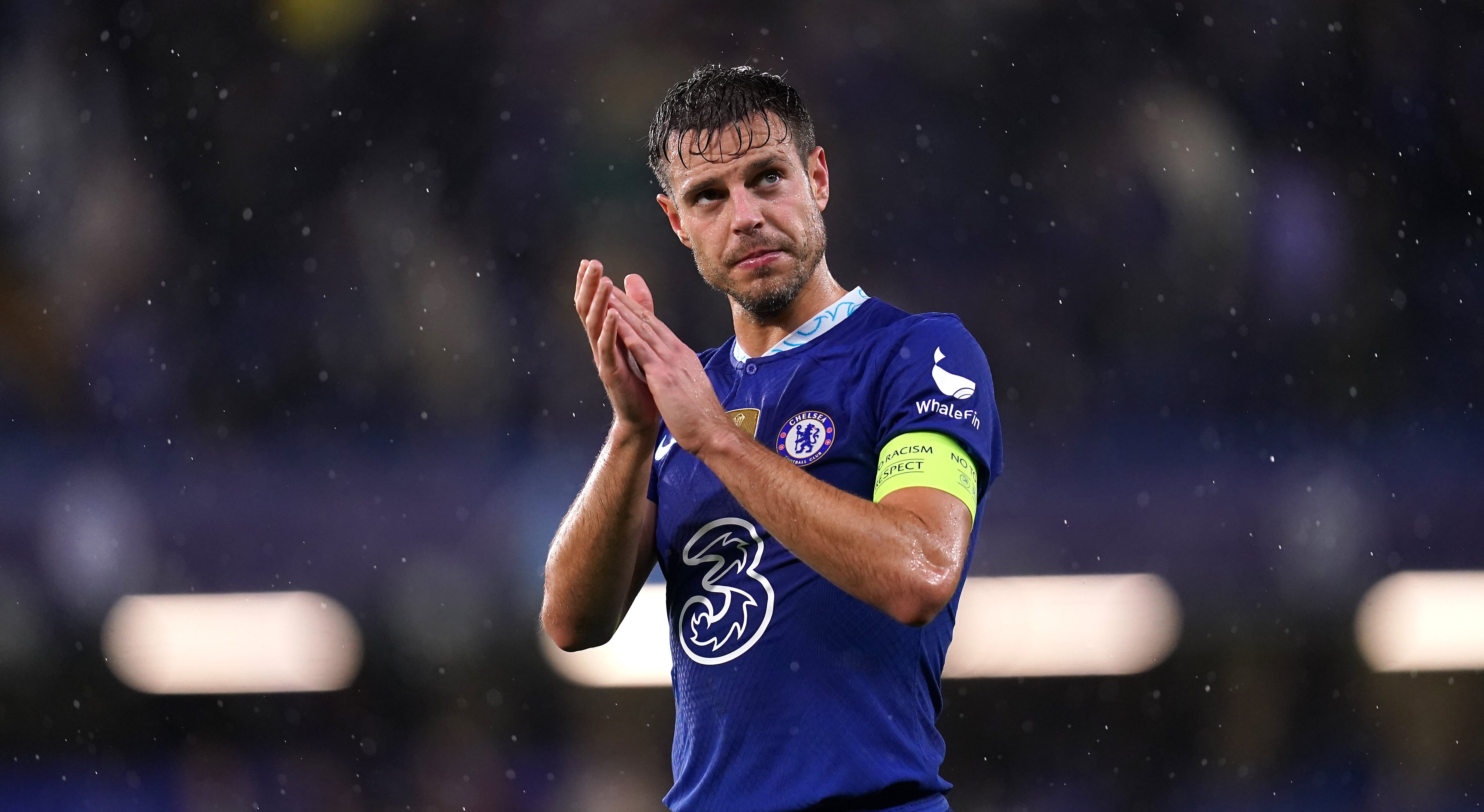 Simeone ganha solidez na defesa e um novo l&iacute;der: Azpilicueta chega ap&oacute;s marcar a hist&oacute;ria do Chelsea