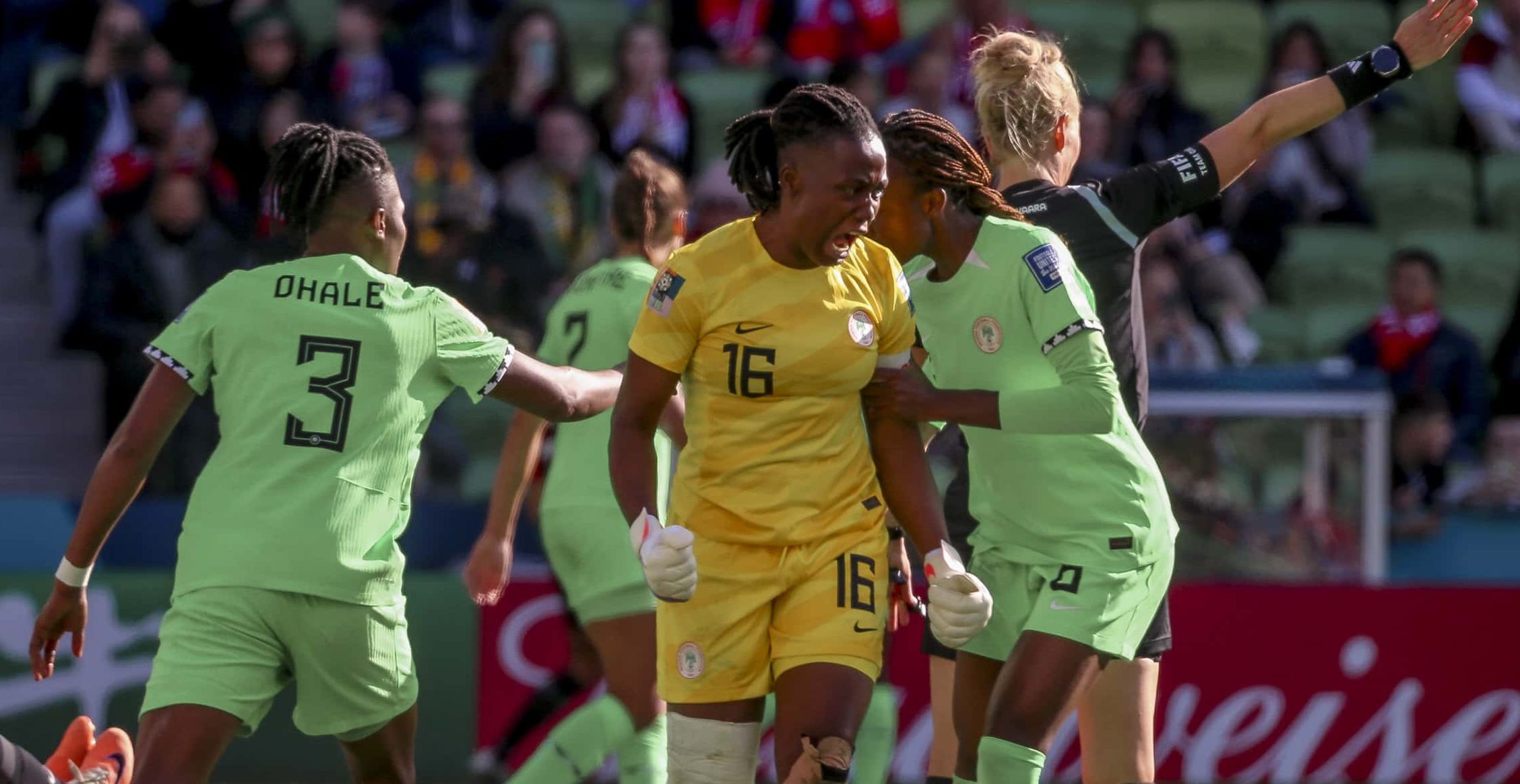 Nnadozie, goleira expulsa de casa por causa do futebol, hoje &eacute; hero&iacute;na da Copa