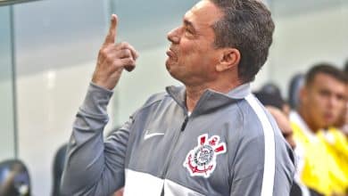 Luxemburgo assume papel de Ted Lasso sem gra&ccedil;a no Corinthians