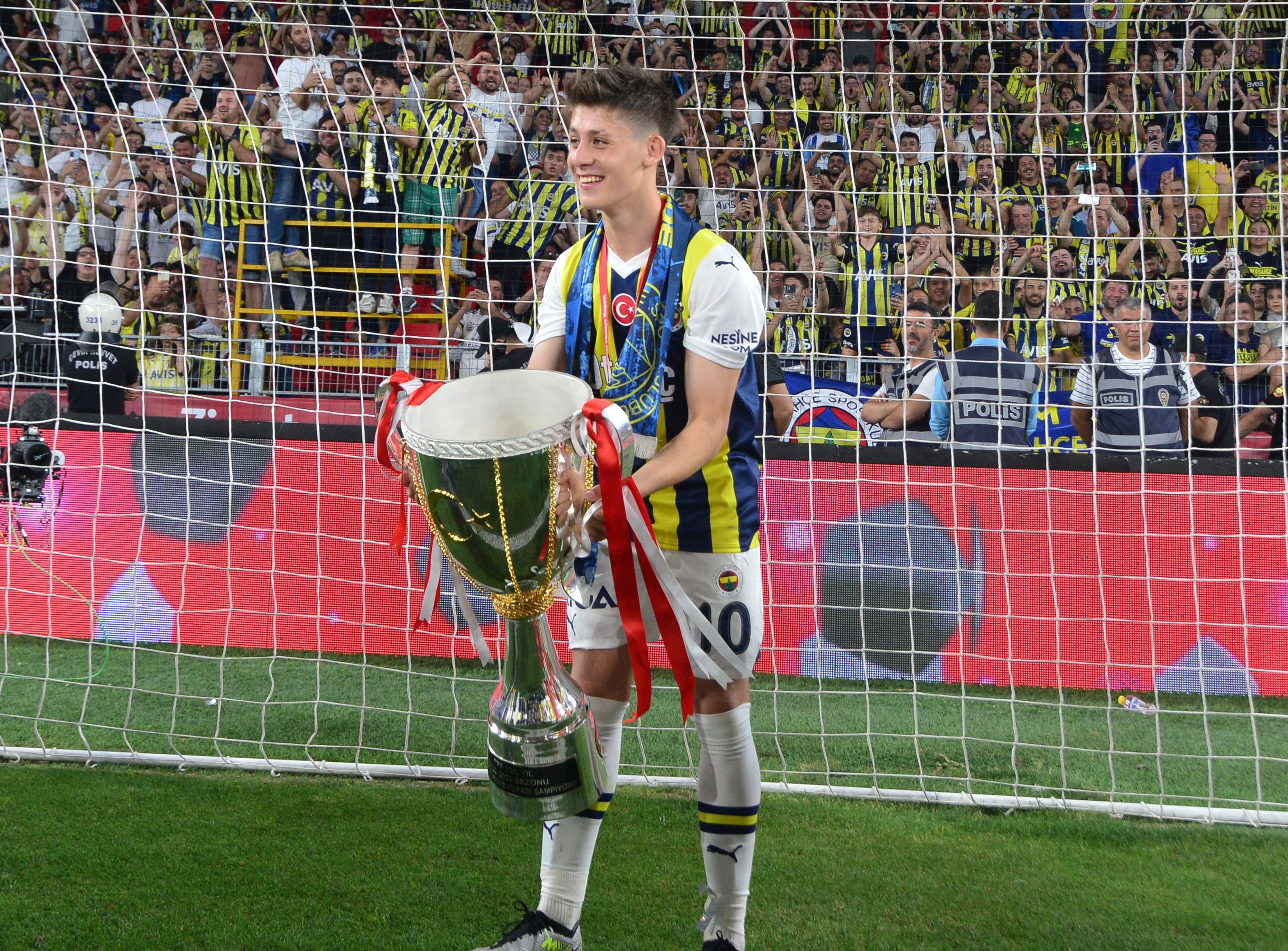 Real Madrid vai brincando de jogar FM, agora com Arda G&uuml;ler &mdash; e faz isso magistralmente