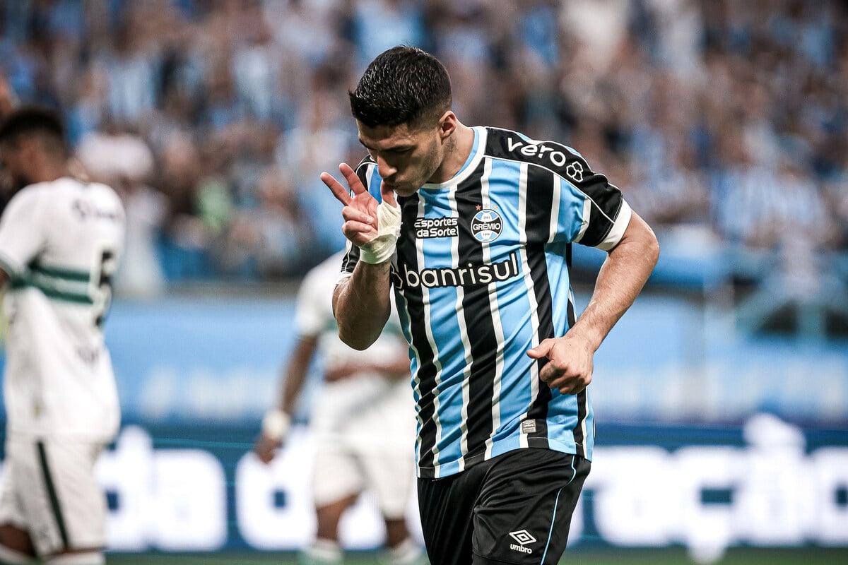 Renato confirma perman&ecirc;ncia de Luis Su&aacute;rez no Gr&ecirc;mio at&eacute; o fim de 2023