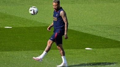 Neymar n&atilde;o sai do banco em empate do PSG contra time de Cristiano Ronaldo