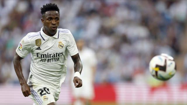 Vini Jr publica text&atilde;o em defesa de Mendy e divide a opini&atilde;o dos seguidores