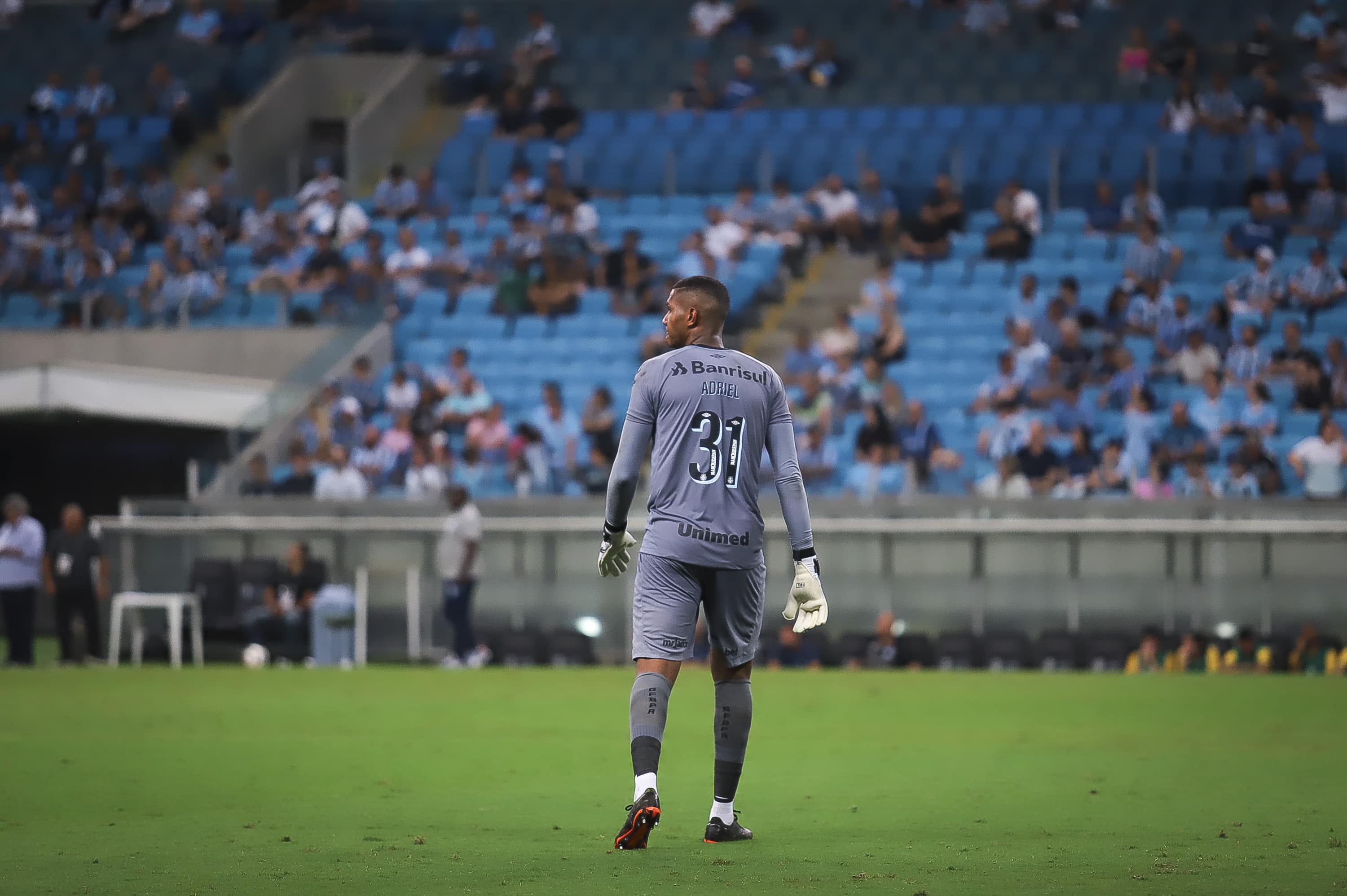 Gr&ecirc;mio define sa&iacute;da do pol&ecirc;mico Adriel; destino ser&aacute; na S&eacute;rie A
