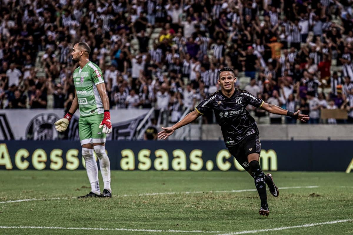 S&atilde;o Paulo enfrenta jogo duro no mercado para atender pedido de Dorival