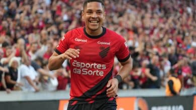 Barcelona ganha concorr&ecirc;ncia por Vitor Roque e recebe alerta do Athletico