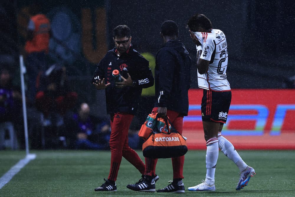 Bruno Henrique sofre les&otilde;es na perna e vira desfalque de novo no Flamengo