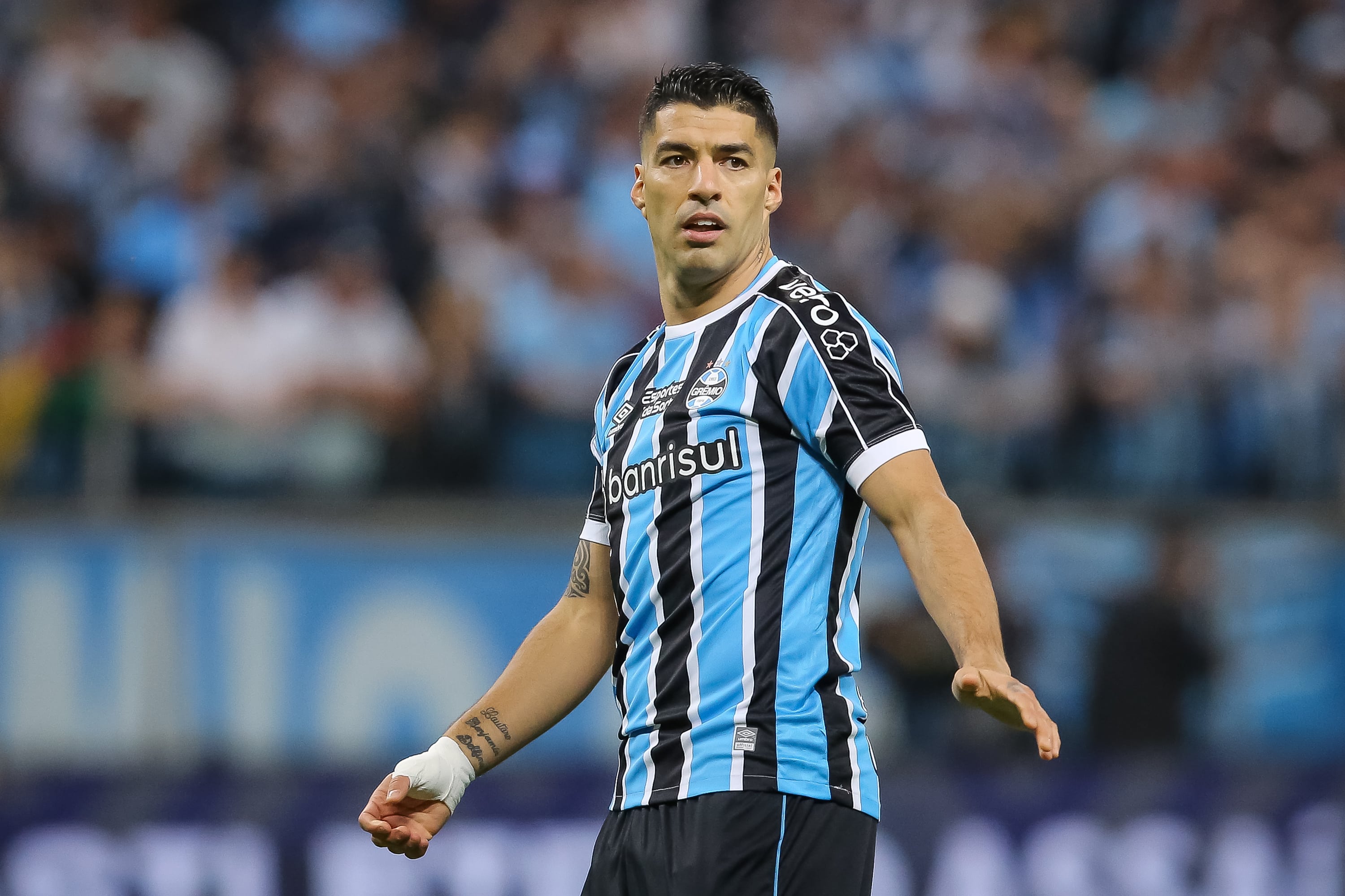 Su&aacute;rez fora do Gr&ecirc;mio e junto de Messi &eacute; rumor que volta a esquentar