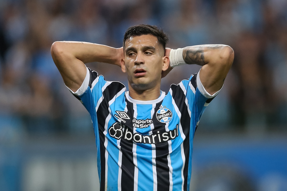Gr&ecirc;mio perde Cristaldo e pode ter at&eacute; quatro desfalques contra o Goi&aacute;s