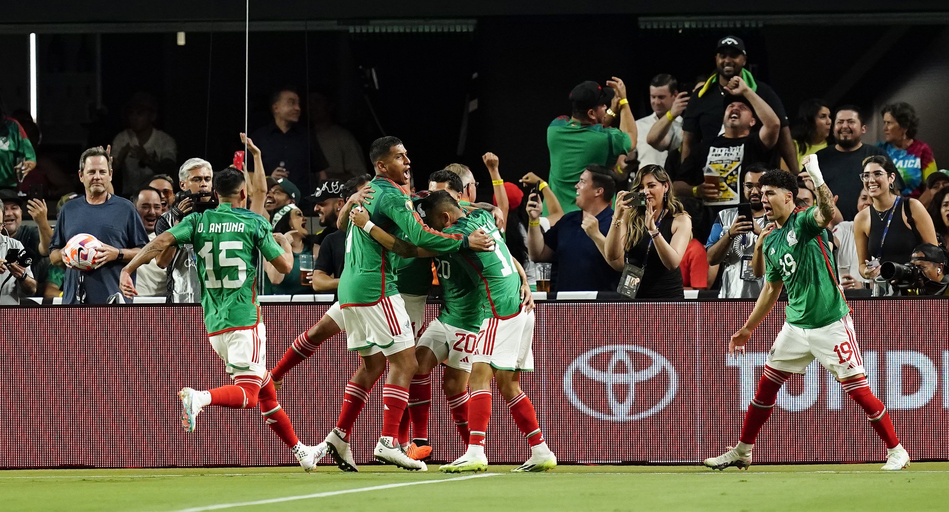 M&eacute;xico nocauteia a Jamaica e pega o ascendente Panam&aacute; na final da Copa Ouro