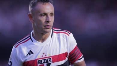 Rafinha vai para evento do Bayern e desfalca o S&atilde;o Paulo antes do cl&aacute;ssico