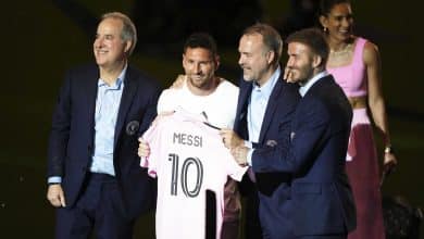 Quem gosta de futebol tem motivo para ficar em casa sexta &agrave; noite: Messi estreia