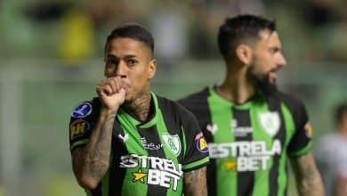 Am&eacute;rica-MG faz um primeiro tempo de gala, surra o Colo-Colo e vai &agrave;s oitavas