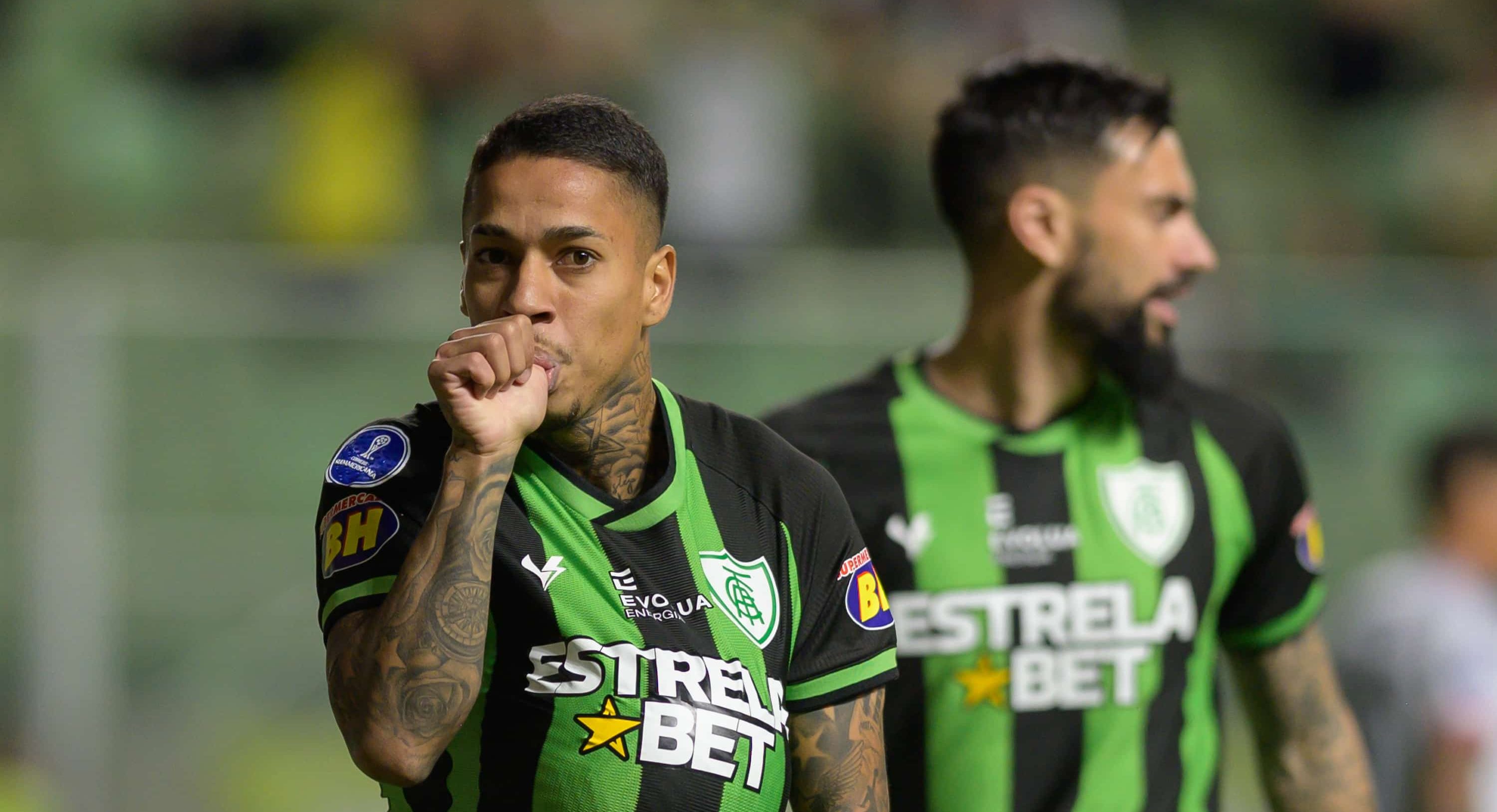 Am&eacute;rica-MG faz um primeiro tempo de gala, surra o Colo-Colo e vai &agrave;s oitavas