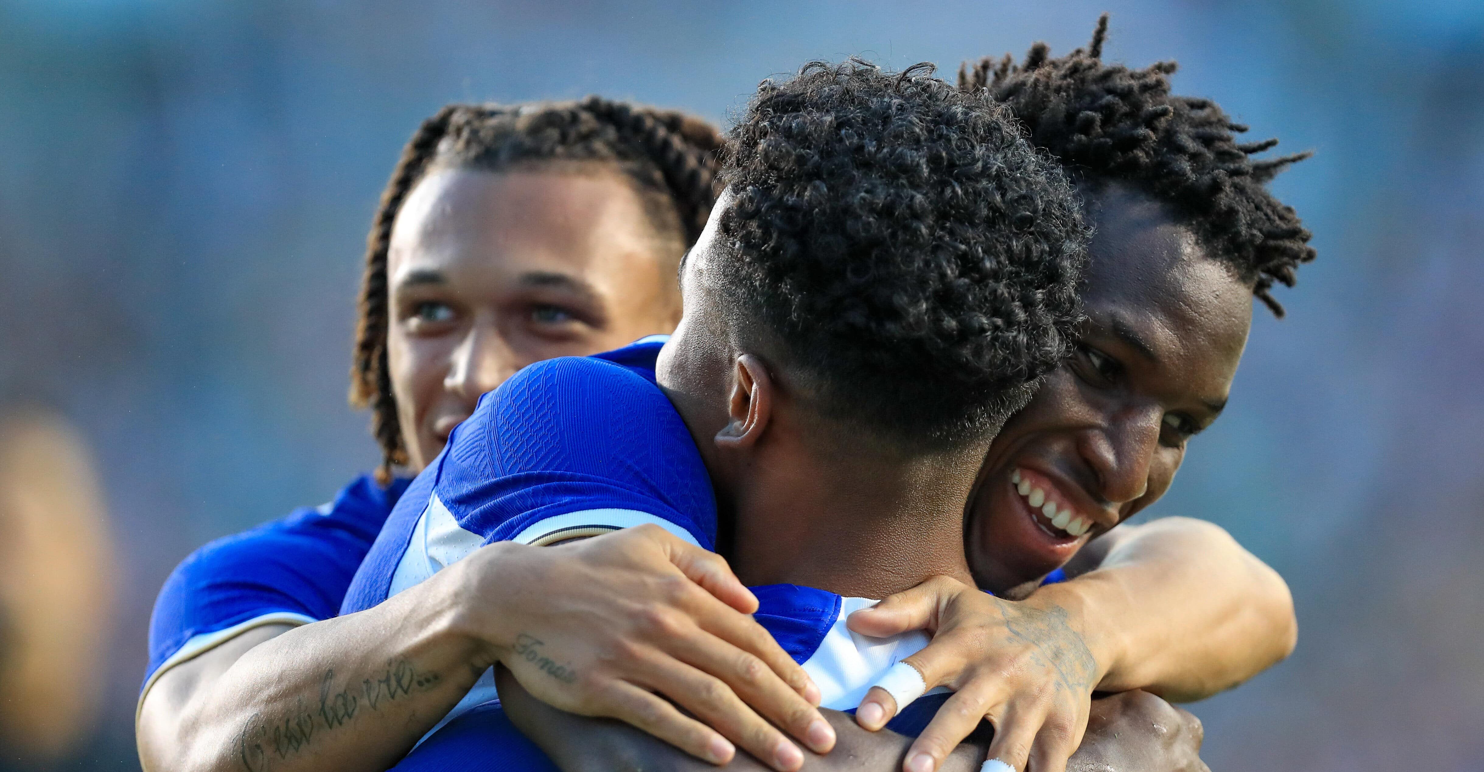 Muitos novatos corresponderam bem no movimentado Chelsea 4&times;3 Brighton