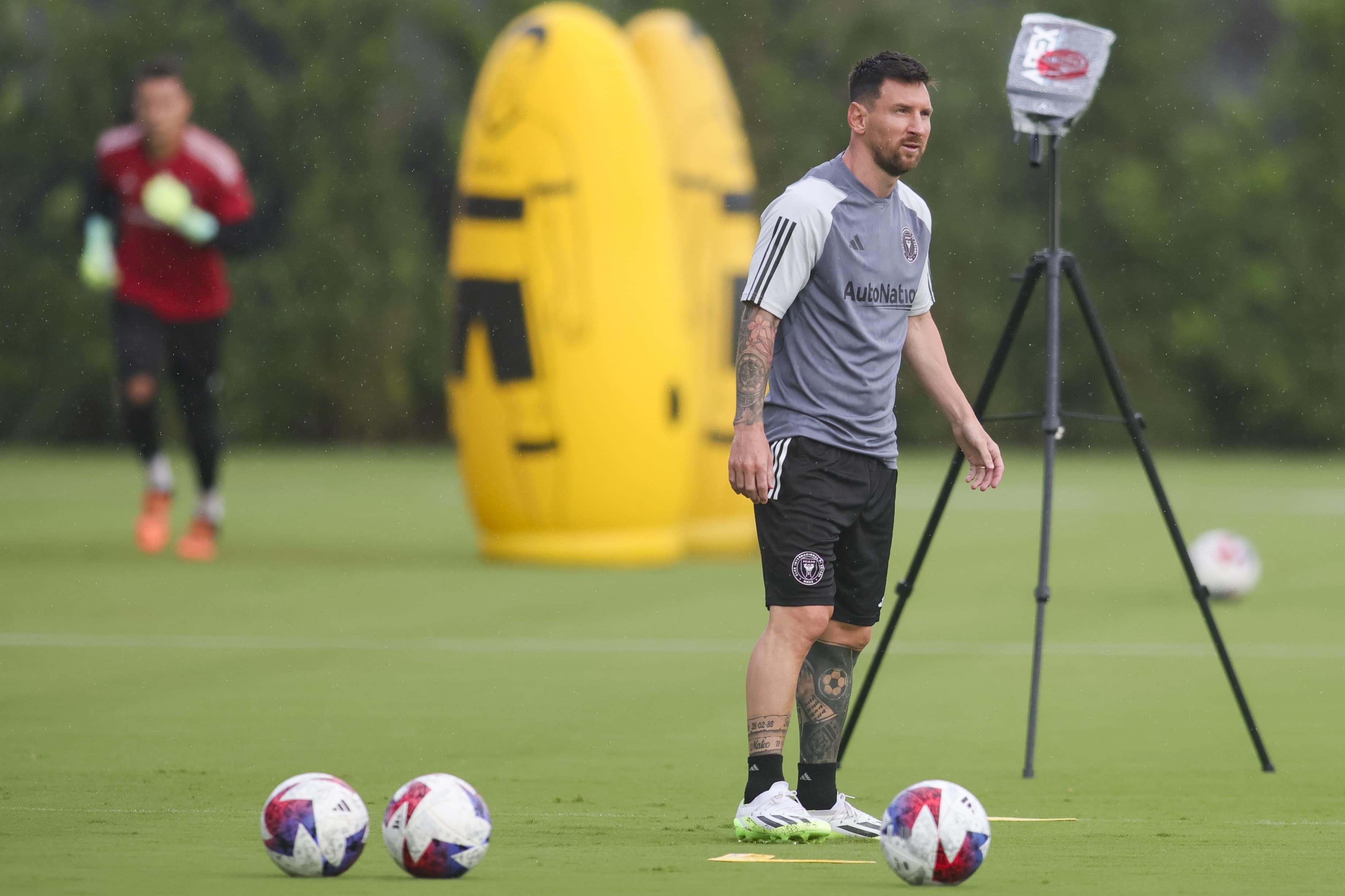 Noriega: Pel&eacute; e Messi nos EUA t&ecirc;m diferen&ccedil;as que v&atilde;o al&eacute;m do campo