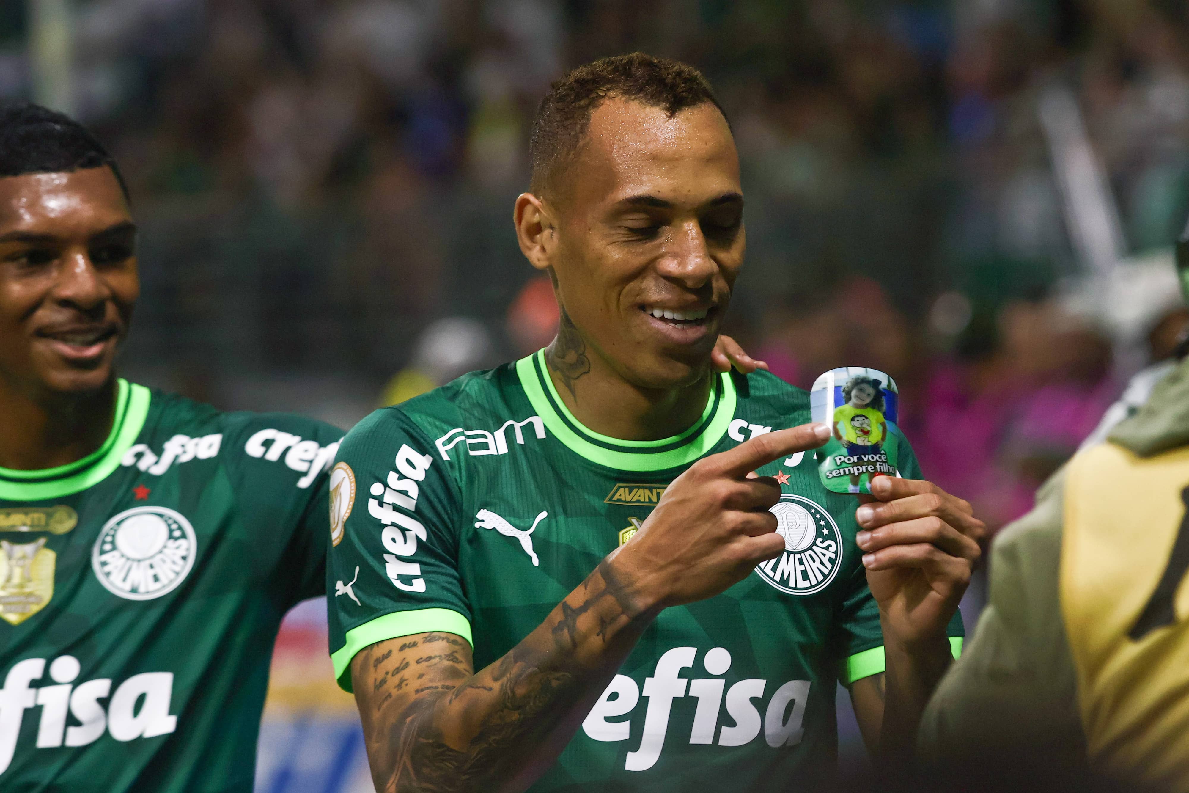 Abel admite prejudicar Breno Lopes, mas tem nele um talism&atilde; de bom rendimento