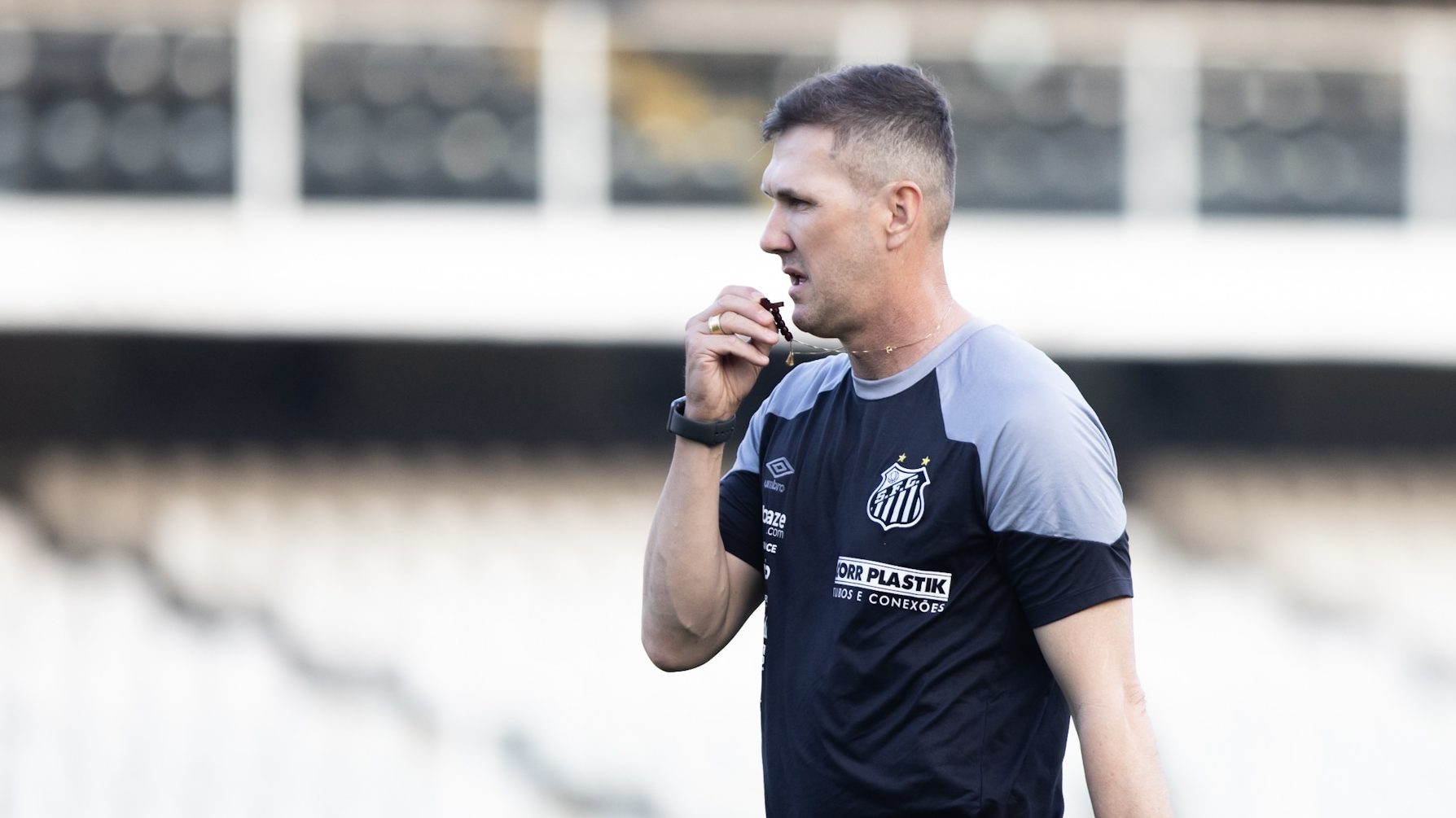 Santos: Paulo Turra volta a pedir refor&ccedil;os e admite time abatido em campo