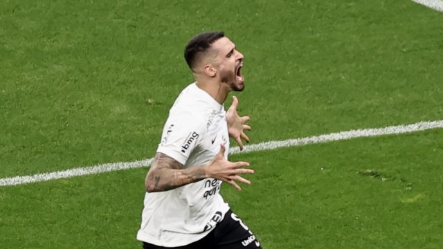 Corinthians tem Renato Augusto, e muitas vezes isso basta: 2 a 1 no S&atilde;o Paulo