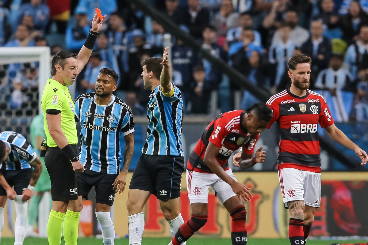 Kannemann, do Gr&ecirc;mio, expulso contra o Flamengo