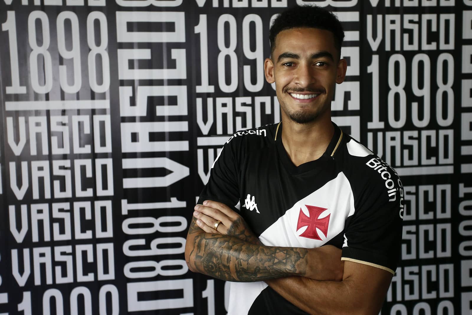 Vasco anuncia lateral Jefferson e, enfim, tem reserva para Lucas Piton