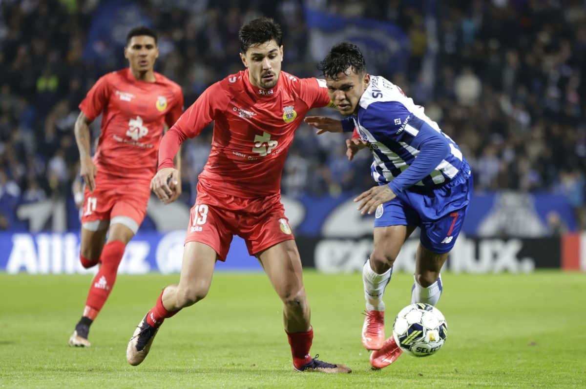 Cruzeiro empilha recusas de zagueiros, mas continua ativo no mercado
