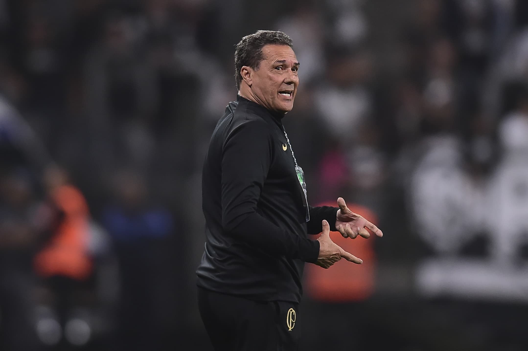 Luxemburgo &lsquo;salva&rsquo; garoto do Corinthians em momento de paiz&atilde;o na entrevista
