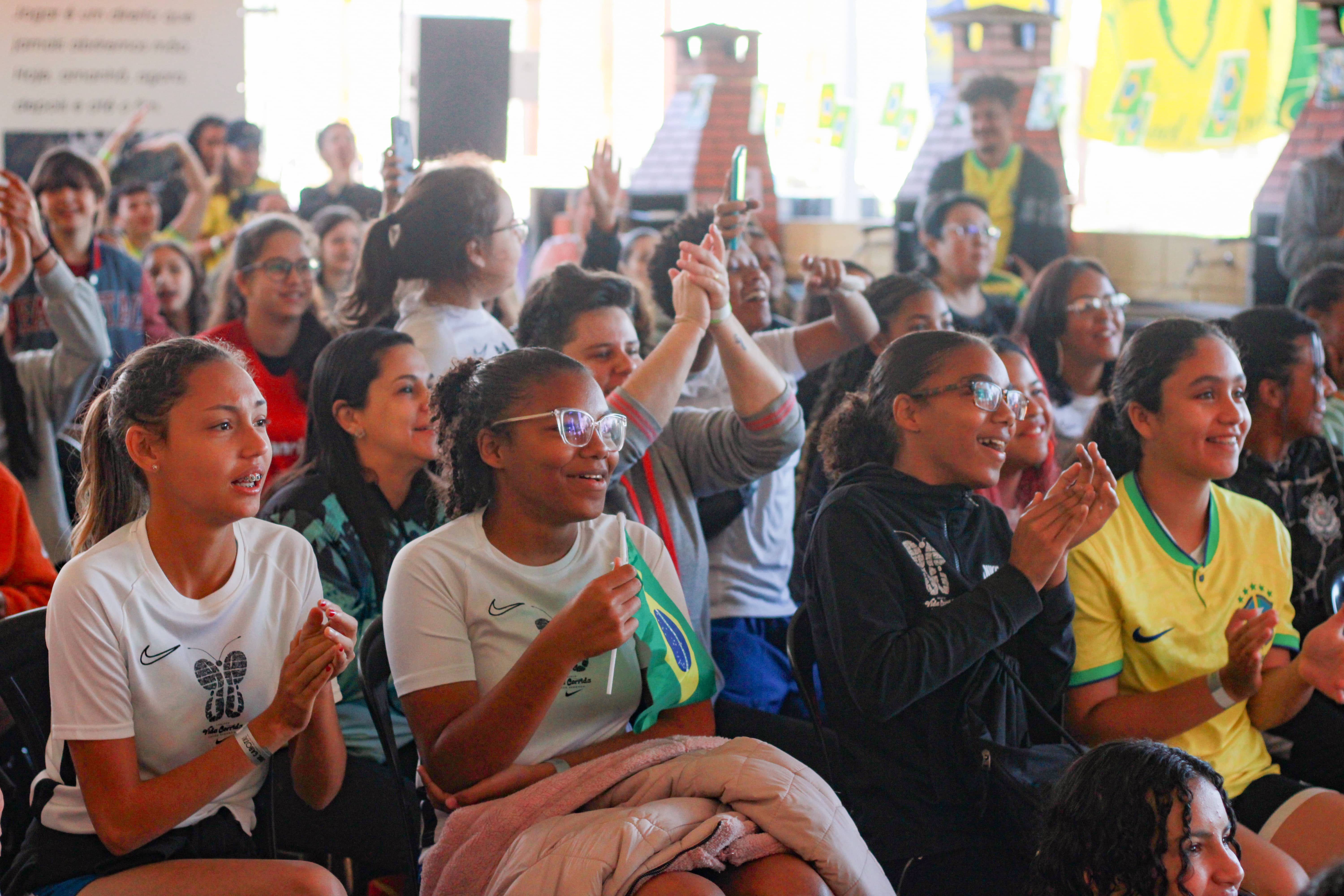 &Eacute; um fato: torcida brasileira est&aacute; amando a Copa do Mundo Feminina e criou at&eacute; nova mascote