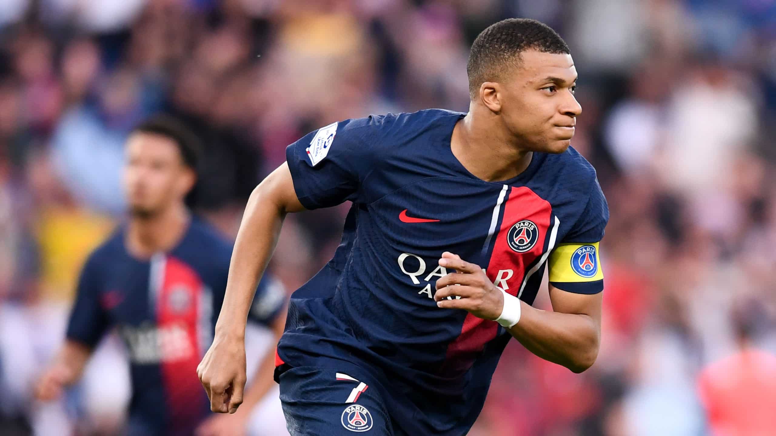 PSG d&aacute; ultimato para Mbapp&eacute; decidir se renova ou sai do clube