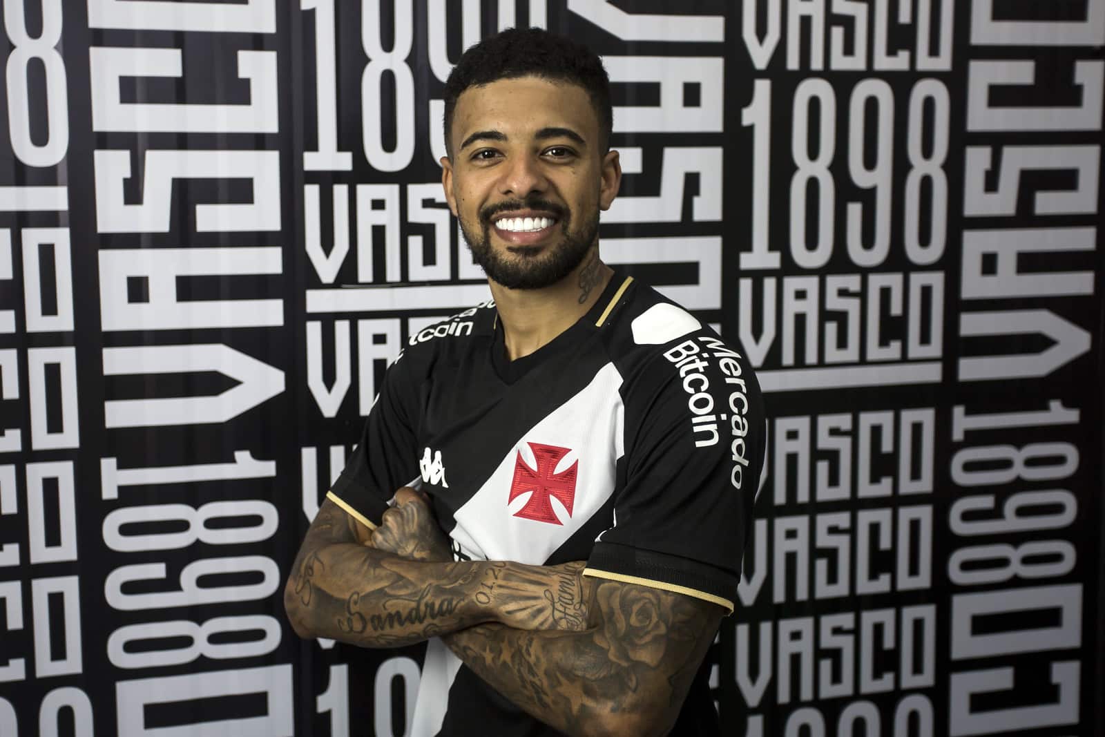 Vasco anuncia chegada de Paulinho at&eacute; o fim de 2025