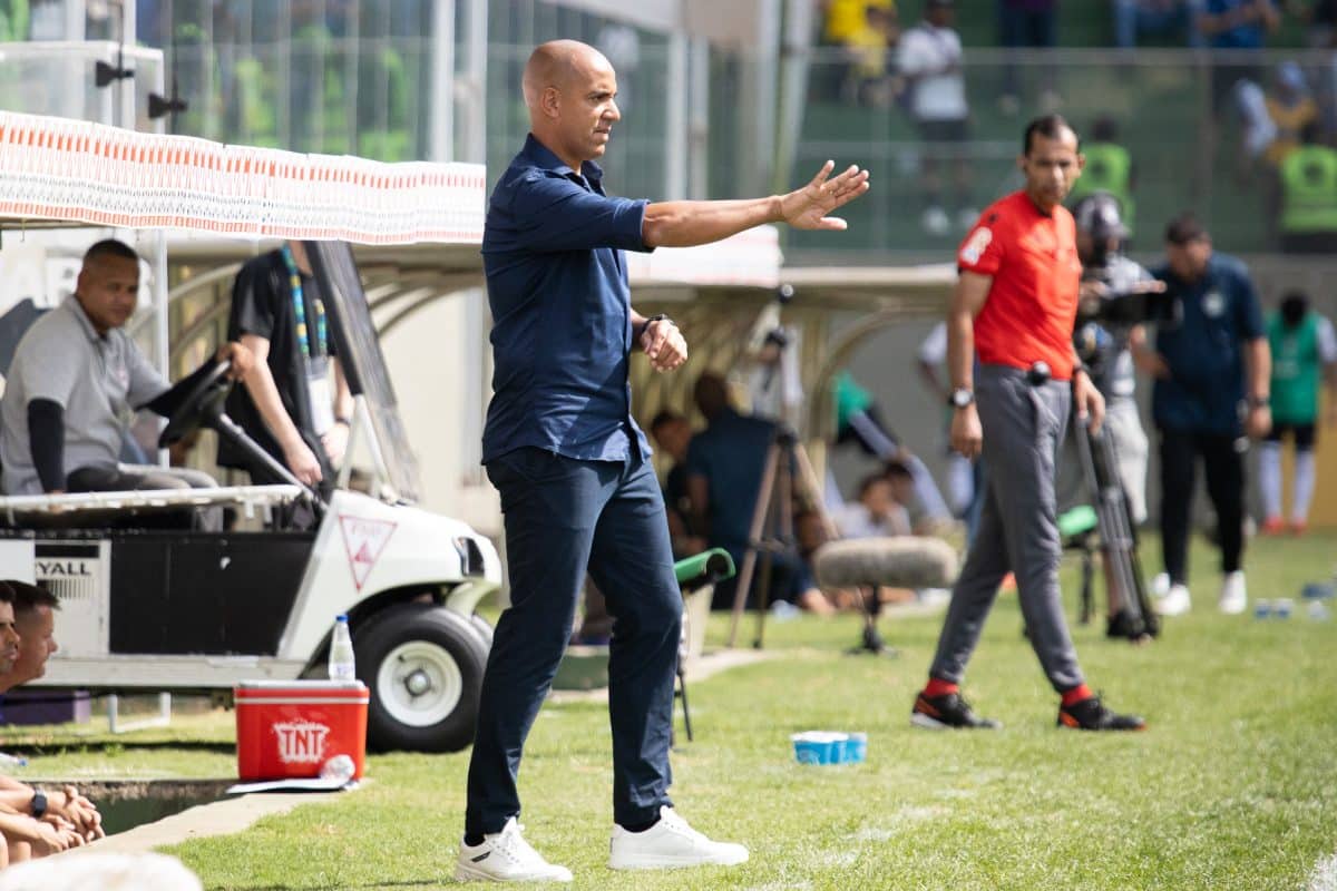Pepa previu dia ruim do Cruzeiro ap&oacute;s dez minutos de jogo contra o Coritiba