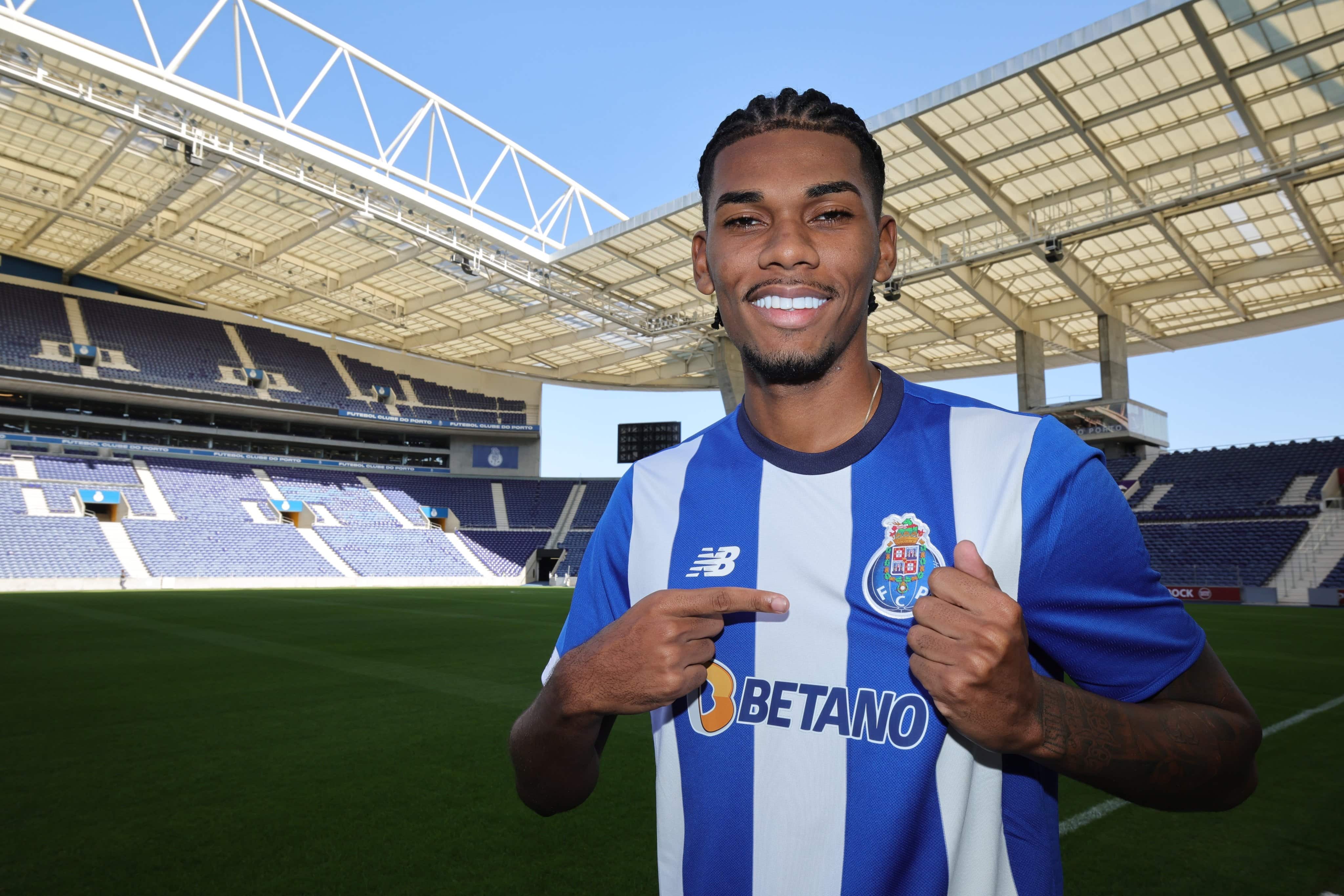 Vasco: zagueiro envolvido em imbr&oacute;glio por renova&ccedil;&atilde;o vai jogar na Europa