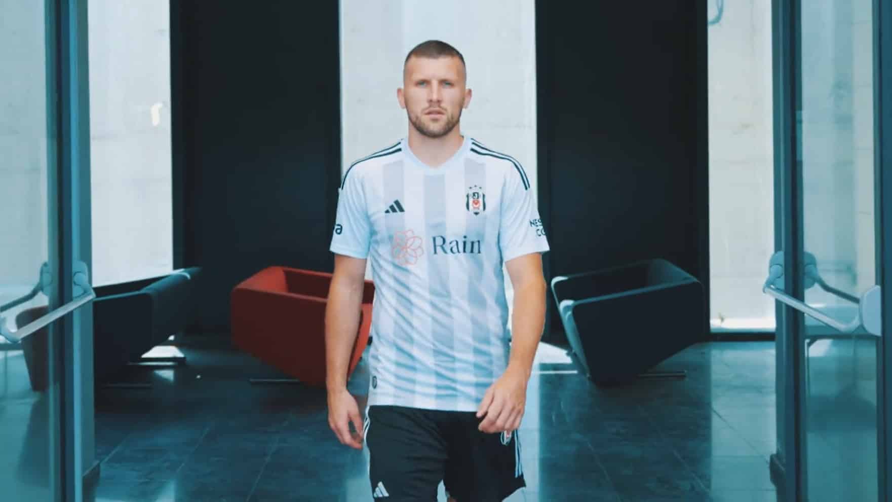 Rebic vai para o Besiktas e sai do Milan sem deixar saudades