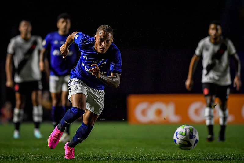 Robert em sua estreia pelo Cruzeiro, contra o Vasco da Gama