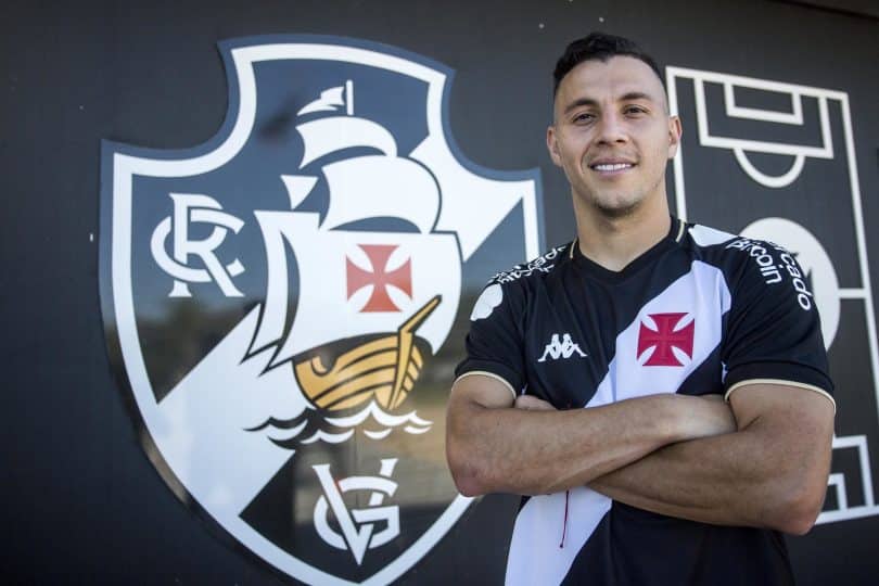 Vasco anuncia a contratação do atacante paraguaio Sebastián Ferreira
