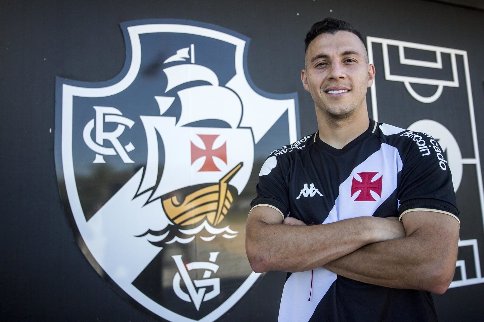 Vasco anuncia a contrata&ccedil;&atilde;o do atacante paraguaio Sebasti&aacute;n Ferreira