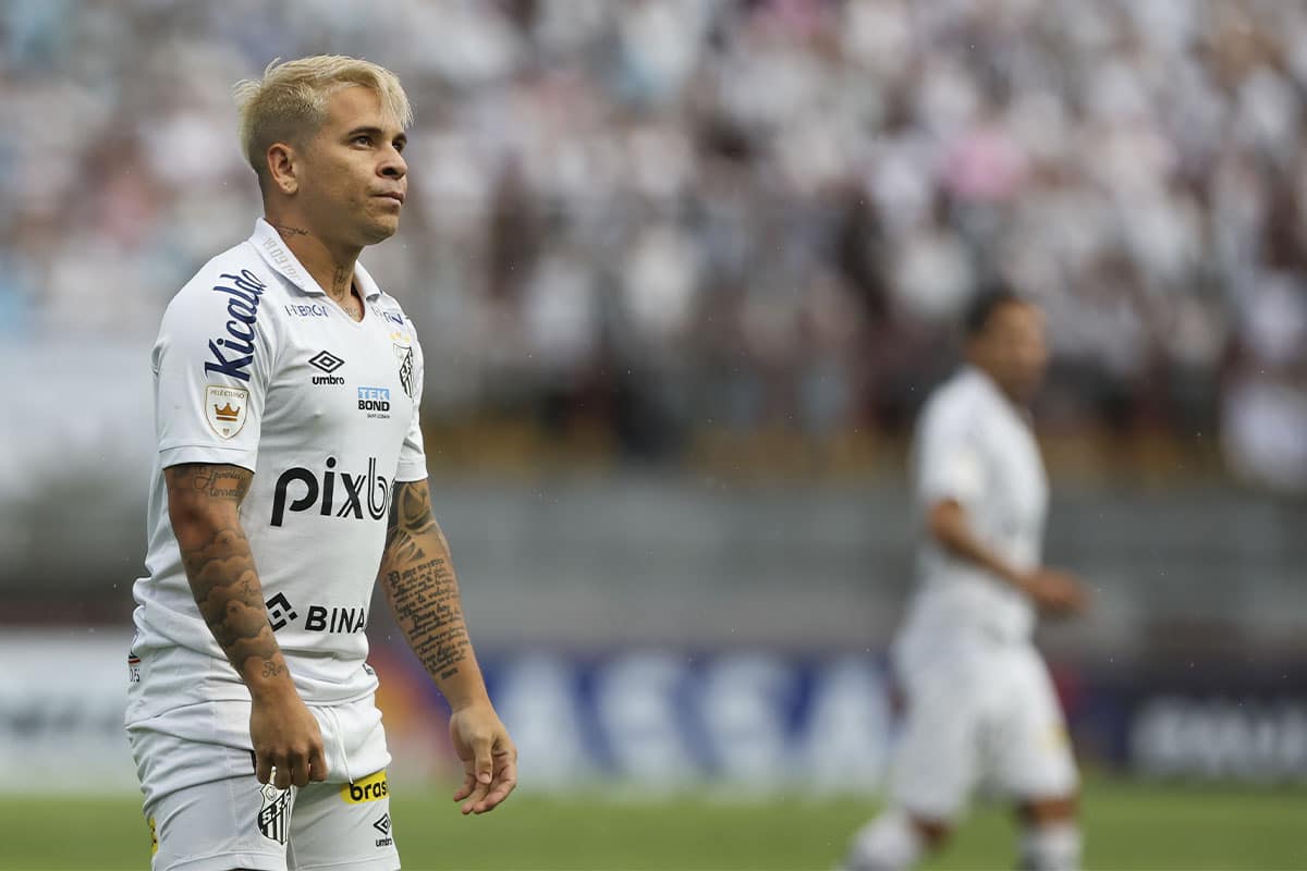 Crise do Santos vira briga de adolescente com troca de indiretas no Instagram