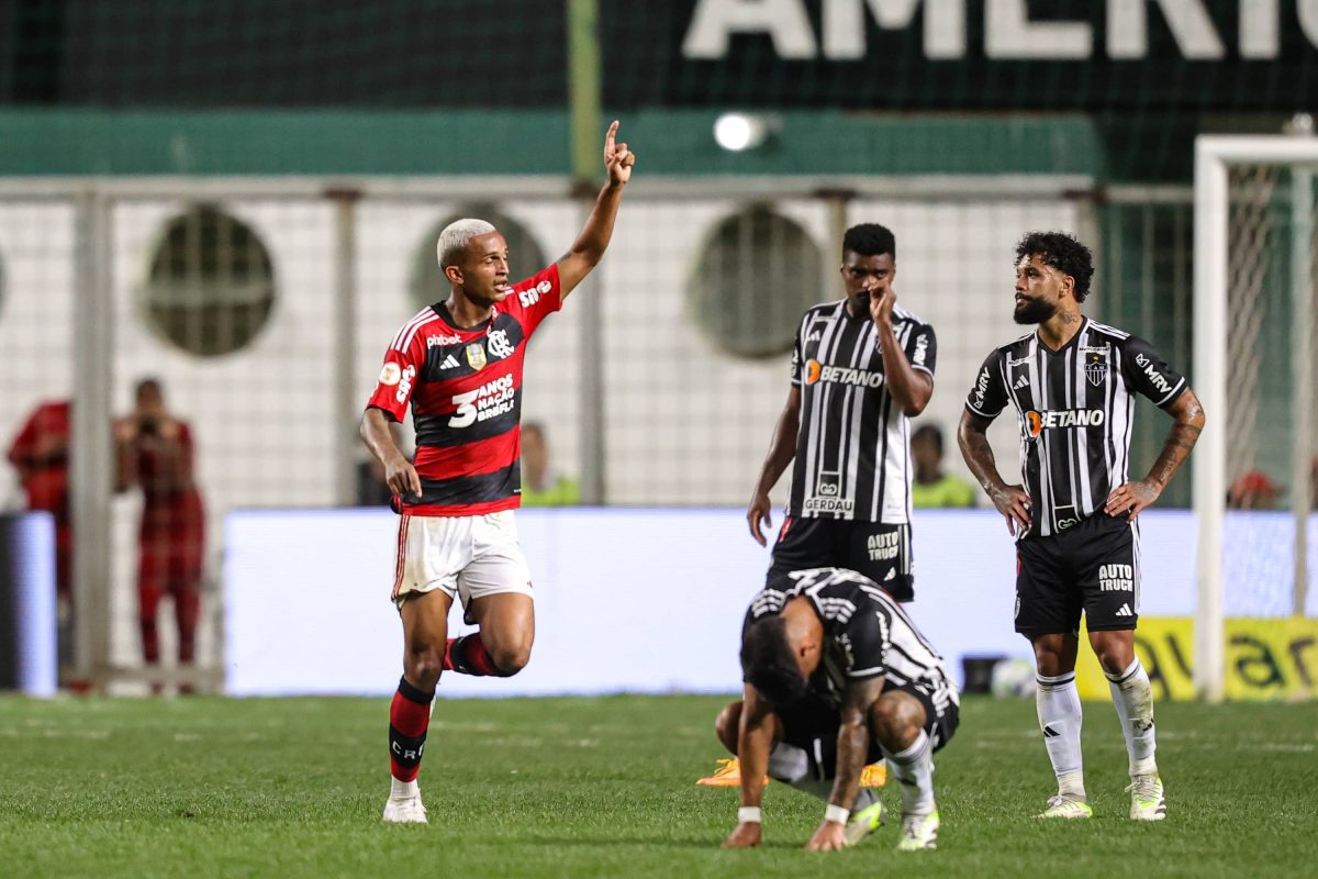 Wesley comemora gol que deu a vit&oacute;ria ao Flamengo sobre o Atl&eacute;tico-MG