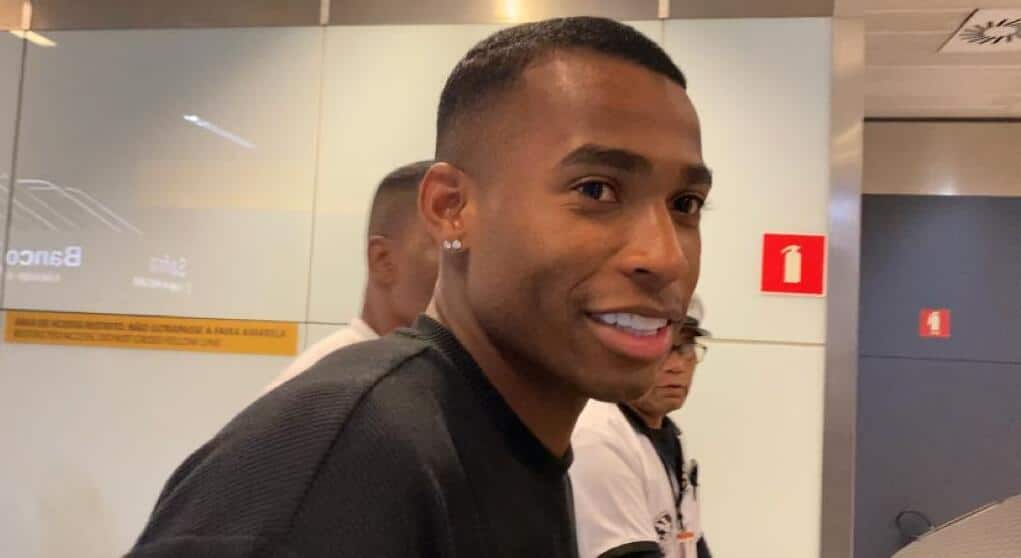 Santos: Jean Lucas chega ao Brasil para assinar contrato de quatro anos