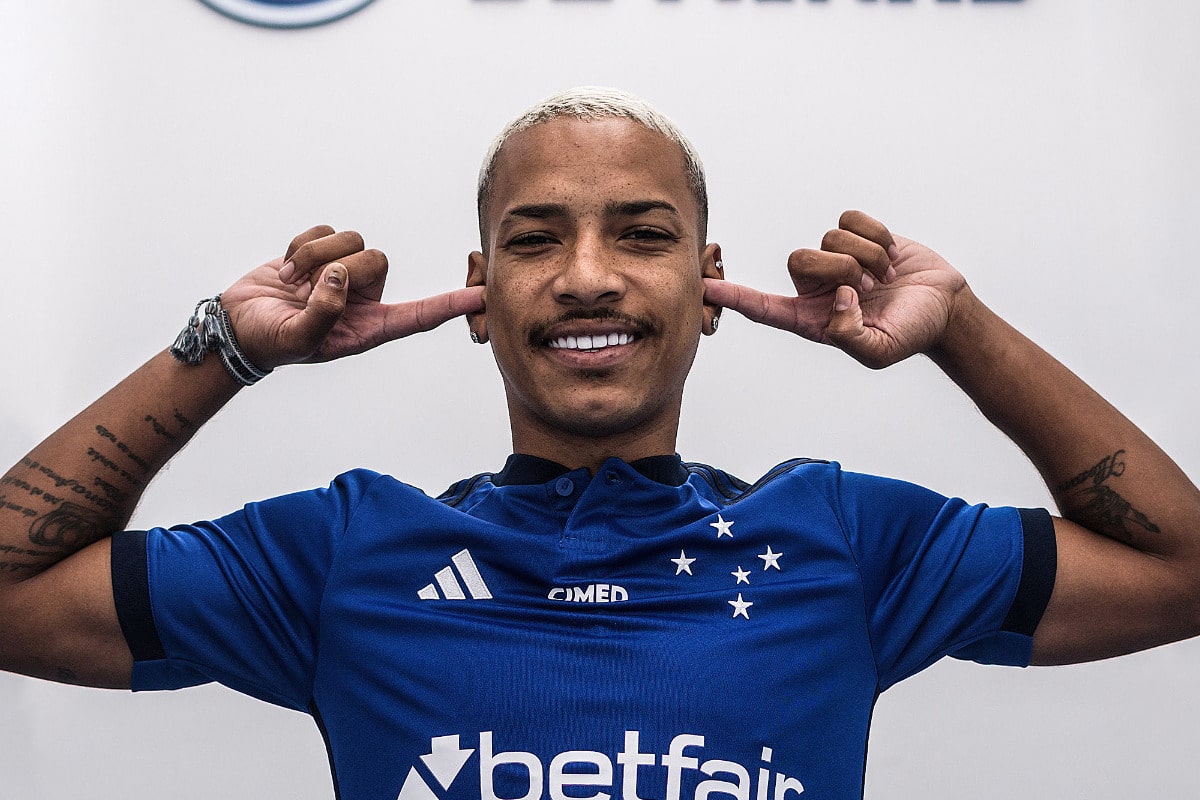 Cruzeiro anuncia Matheus Pereira e manda recado ao futebol brasileiro: &lsquo;Voltei&rsquo;