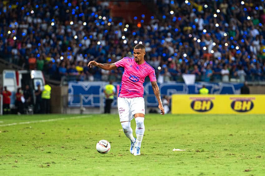 Cruzeiro acerta com Z&eacute; Ivaldo para 2024 ap&oacute;s jogo duro do Athletico
