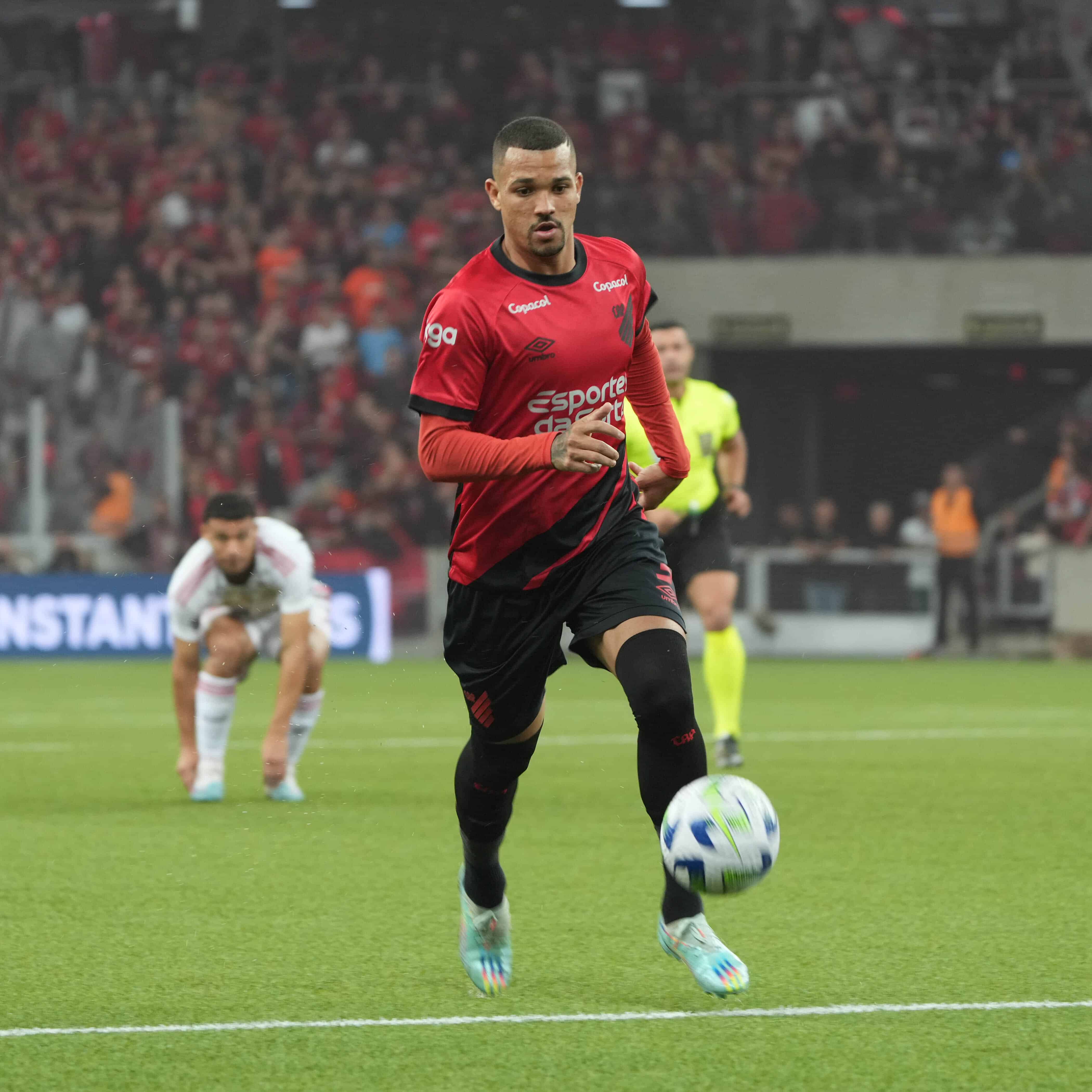 Z&eacute; Ivaldo pelo Athletico