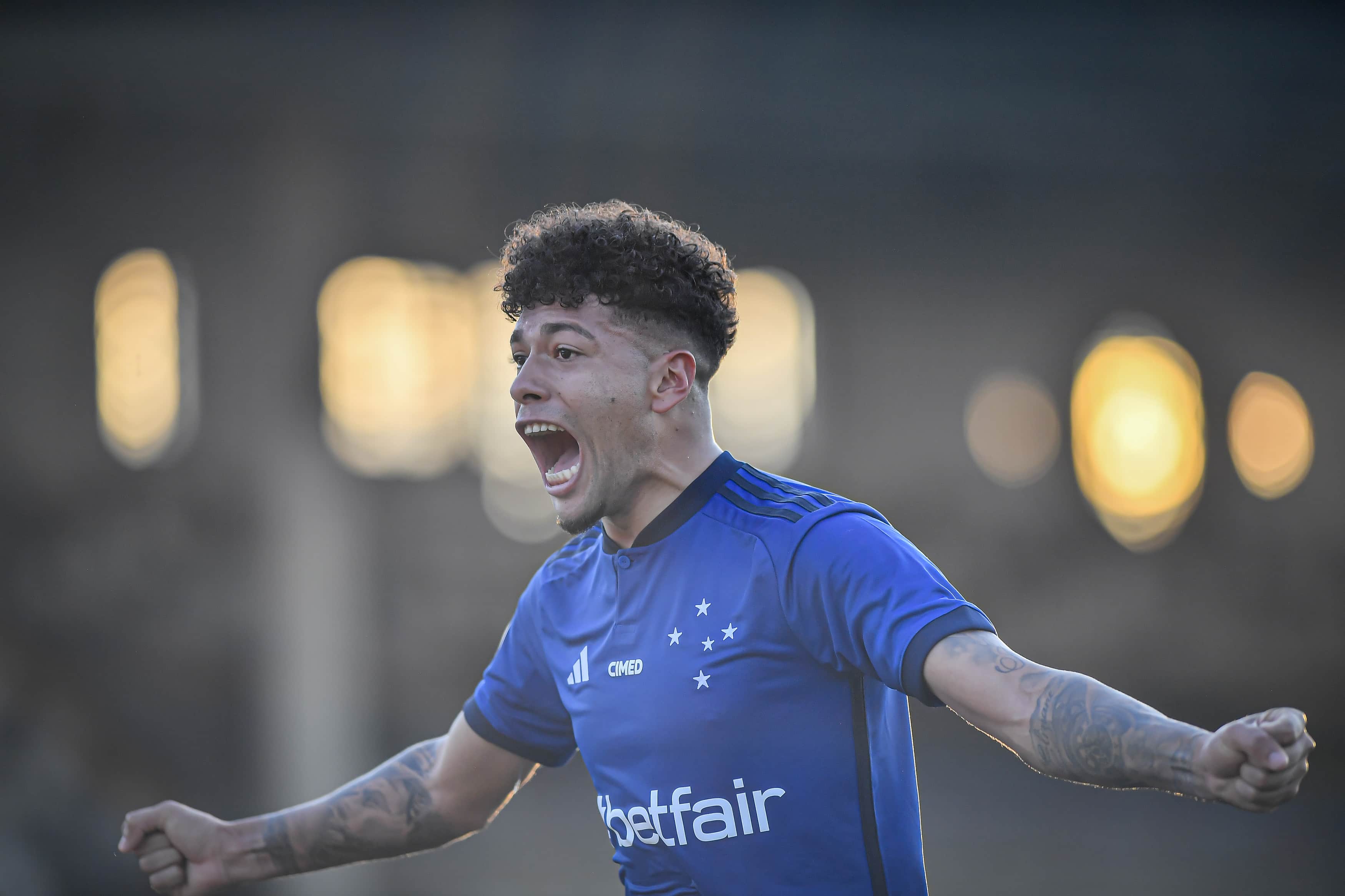 Cruzeiro vence em S&atilde;o Janu&aacute;rio e afunda o Vasco na crise